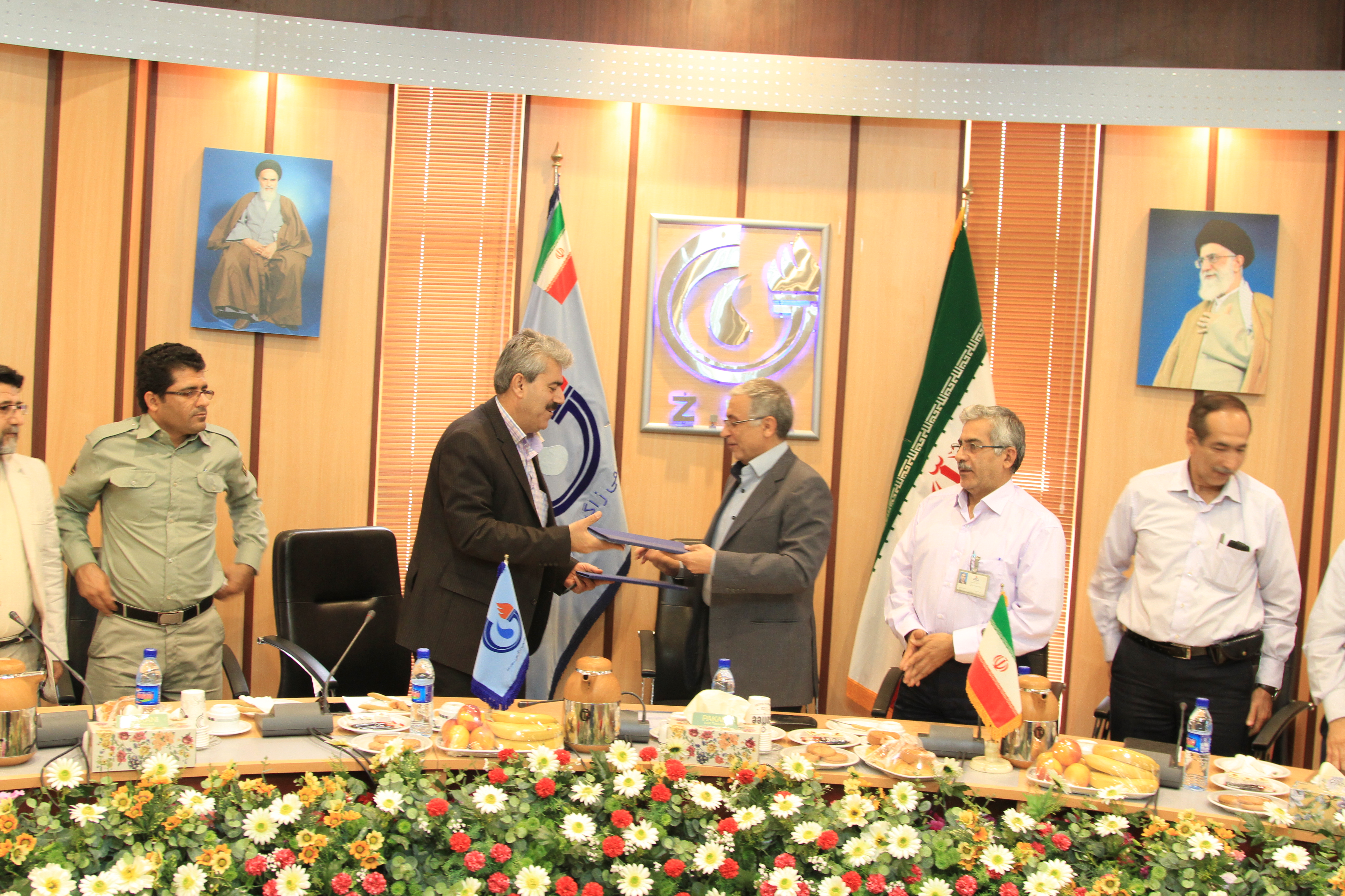 شرکت پتروشیمی زاگرس و محیط زیست استان بوشهر تفاهم نامه همکاری امضا کردند